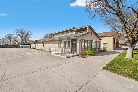 Photo of 425 Idaho St, Gooding, ID 83332 (MLS # 98979416)