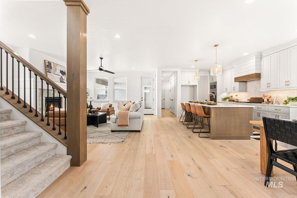 Photo of 13344 N Spring Creek Way, Boise, ID 83714 (MLS # 98982087)