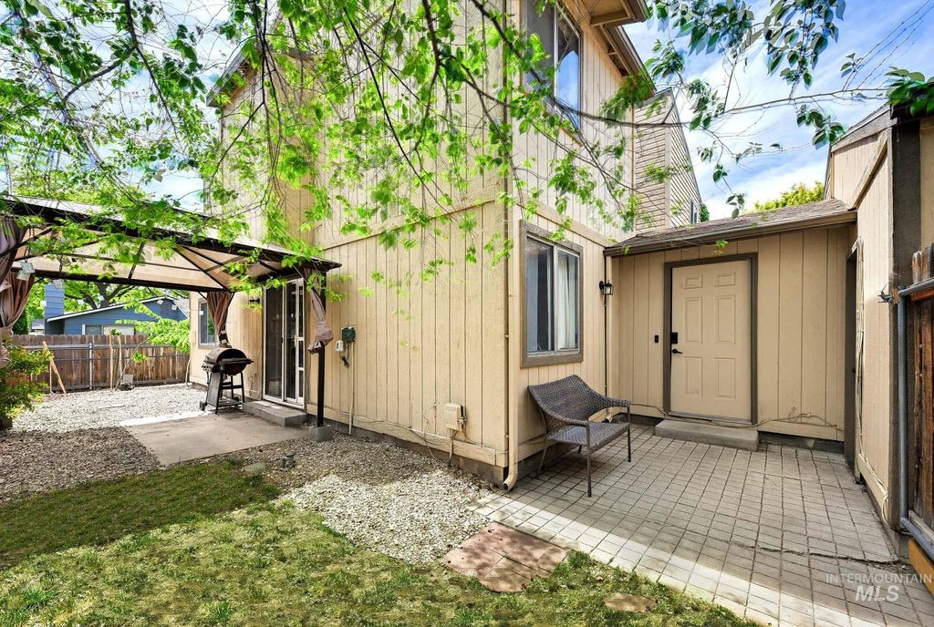 Photo of 691 W Barret St, Meridian, ID 83642 (MLS # 98985874)