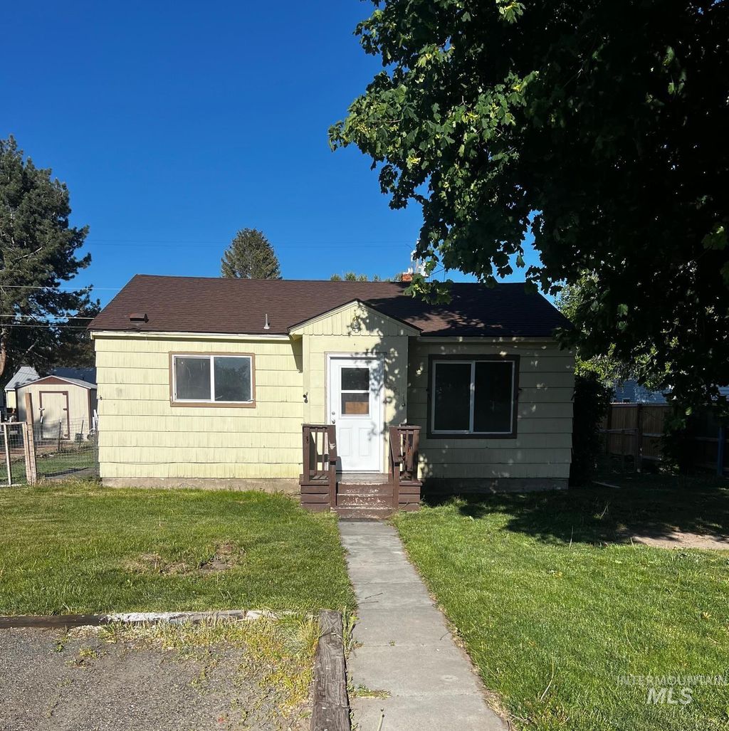 Photo of 1224 Colorado St, Gooding, ID 83330 (MLS # 98948176)