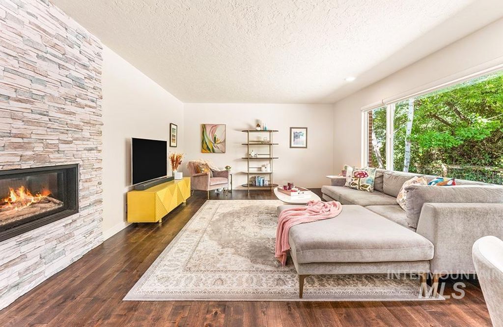 Photo of 1204 W Highland View Dr, Boise, ID 83702 (MLS # 98979385)