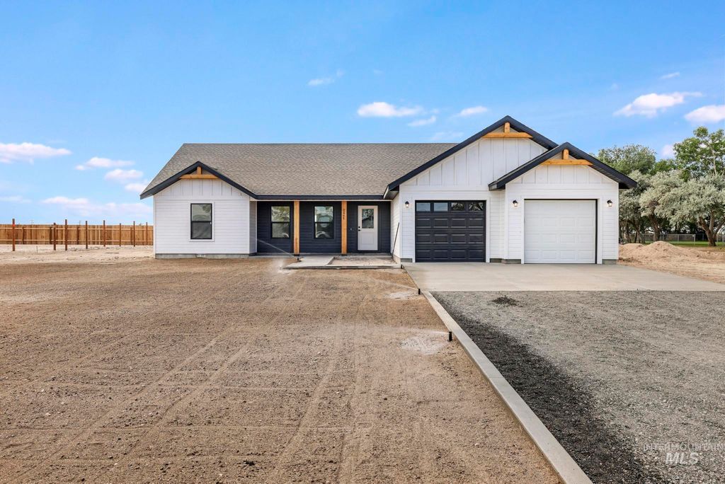 Photo of 1508 Tverdy Ln, Buhl, ID 83316 (MLS # 98974422)