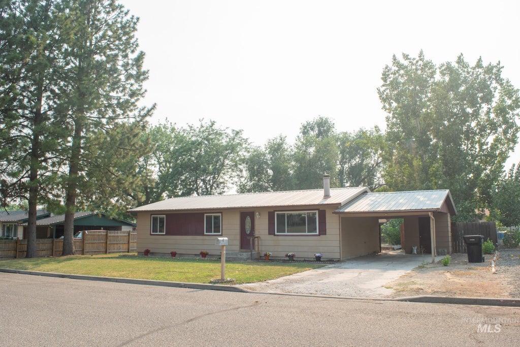 Photo of 1801 W 6th ST, Weiser, ID 83672 (MLS # 98996316)