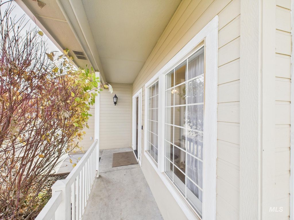 Photo of 3397 W Park Creek Dr, Meridian, ID 83642 (MLS # 98969431)