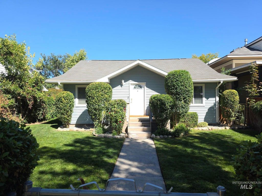 Photo of 210 7th Ave N Ave, Twin Falls, ID 83301 (MLS # 98962745)