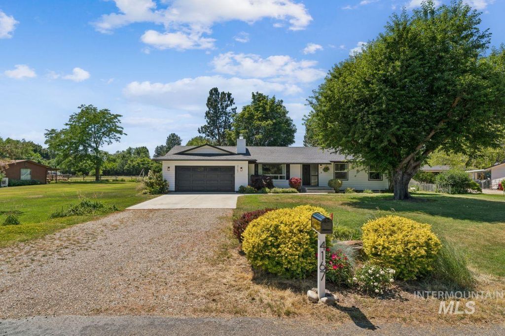 Photo of 4167 N Columbine St, Boise, ID 83713 (MLS # 98990813)