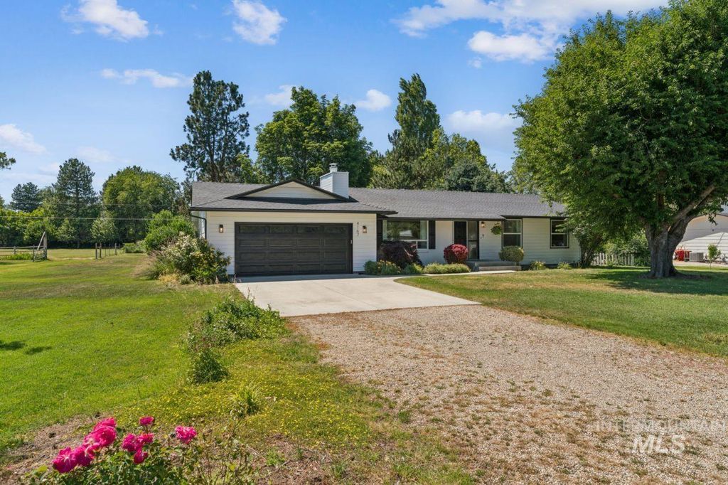 Photo of 4167 N Columbine St, Boise, ID 83713 (MLS # 98990813)