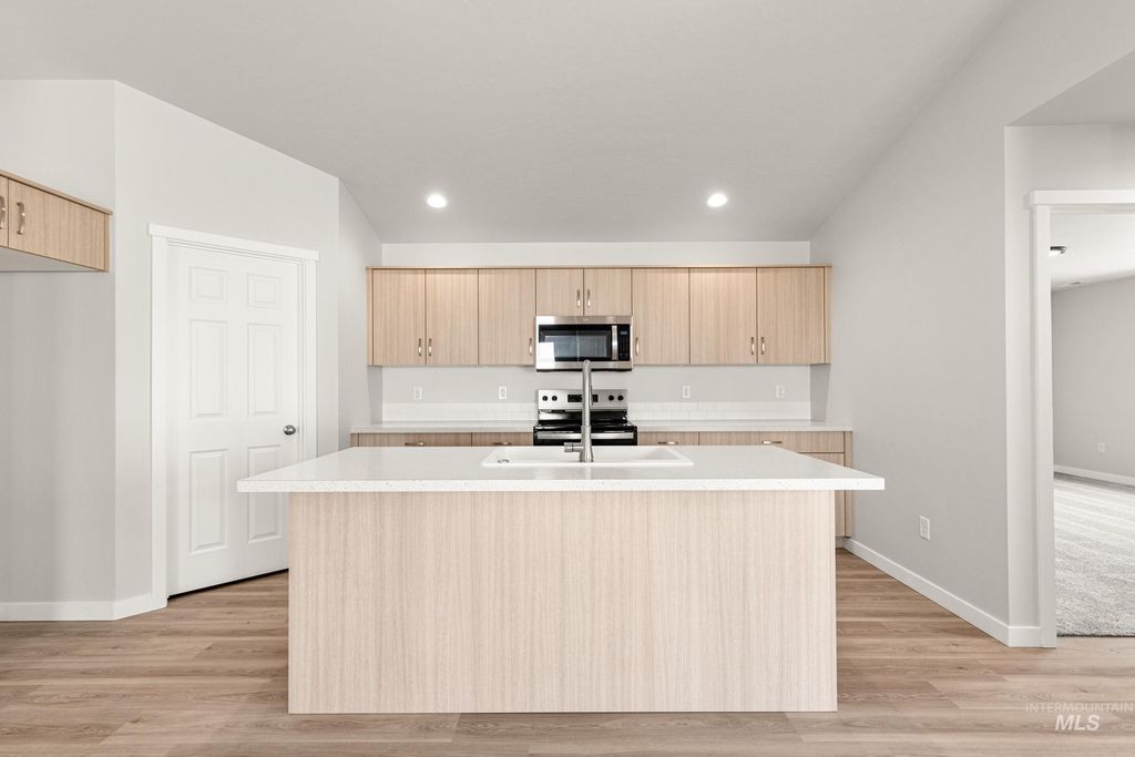 Photo of 13728 Redway Ct, Caldwell, ID 83607 (MLS # 98979362)