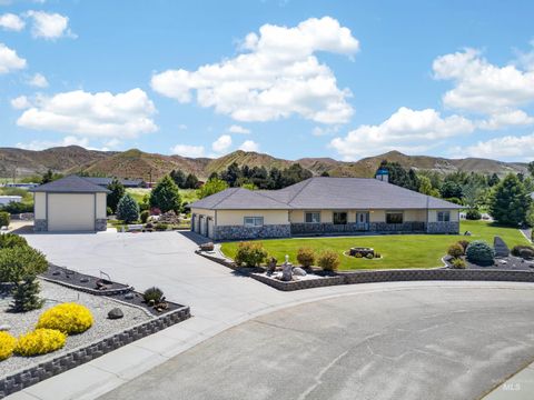 Photo of 3060 Windfall Cir, Emmett, ID 83617 (MLS # 98986991)