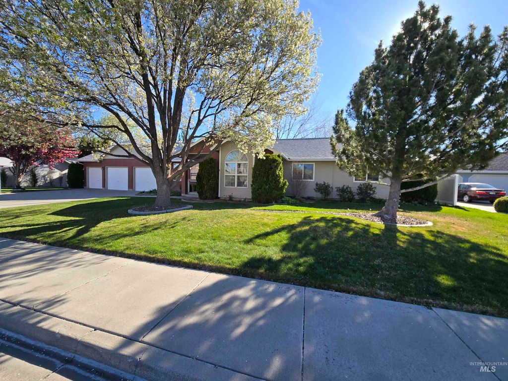 Photo of 1164 Mountain View Dr, Twin Falls, ID 83301 (MLS # 98980868)