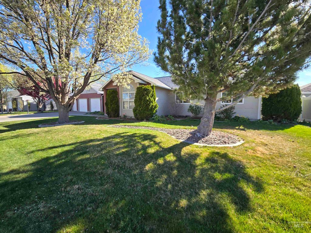 Photo of 1164 Mountain View Dr, Twin Falls, ID 83301 (MLS # 98980868)