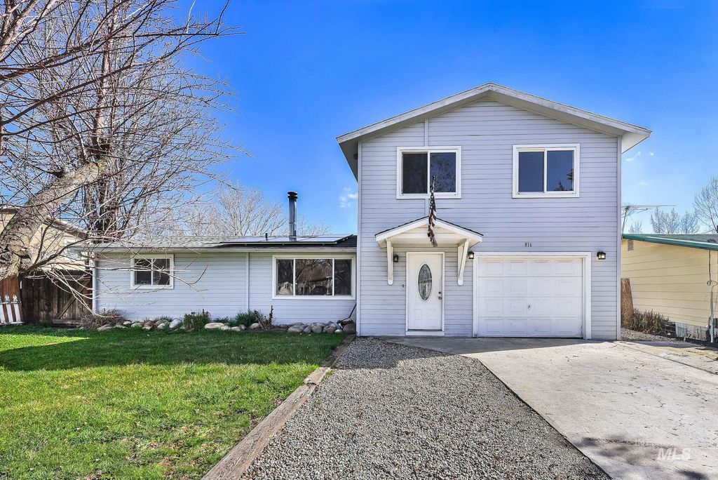 Photo of 816 S Wardwell Ave, Emmett, ID 83617 (MLS # 98977342)