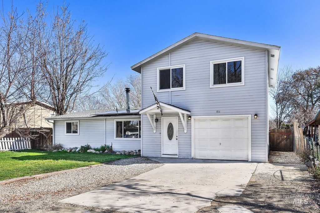 Photo of 816 S Wardwell Ave, Emmett, ID 83617 (MLS # 98977342)