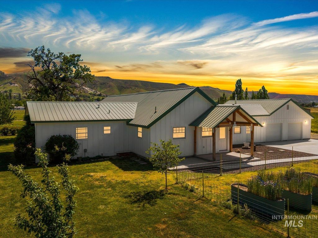 Photo of 999 E. Sales Yard Rd, Emmett, ID 83617 (MLS # 98986602)