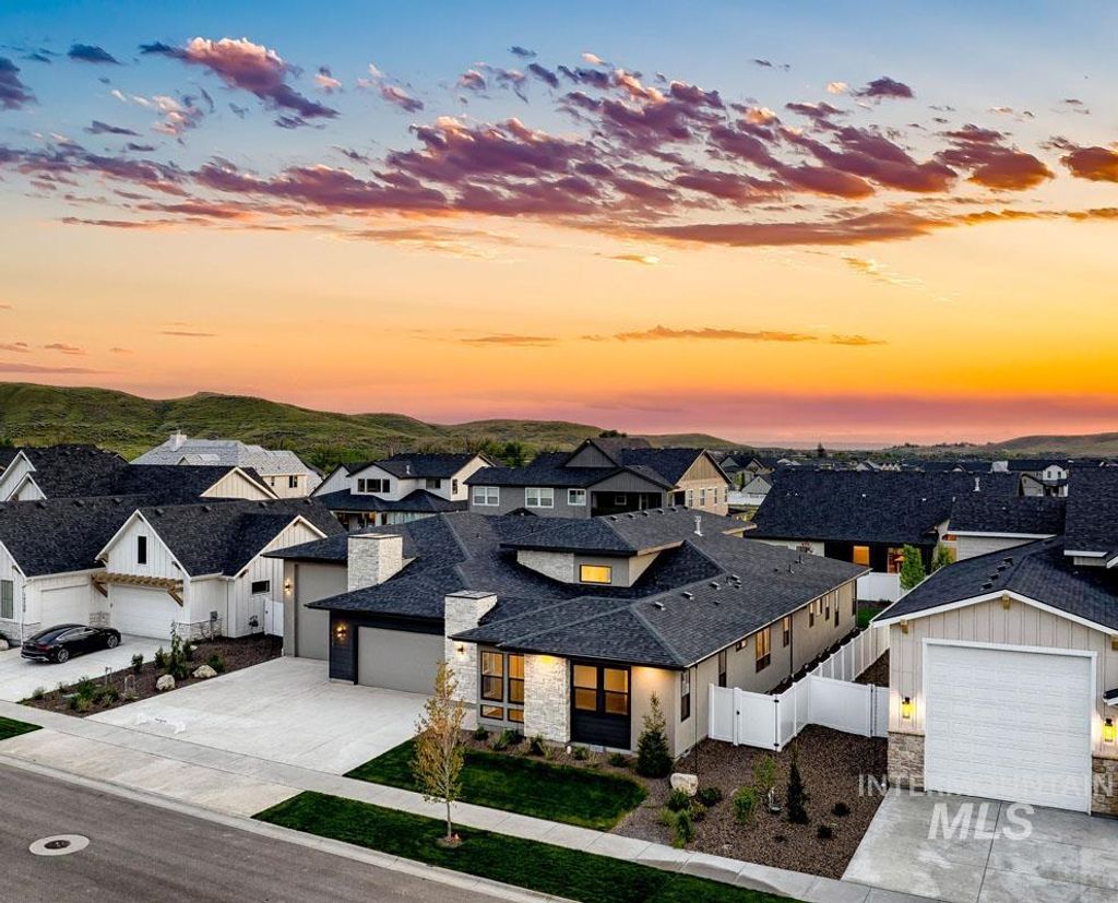 Photo of 14227 N Hornbill Way, Boise, ID 83714 (MLS # 98984870)