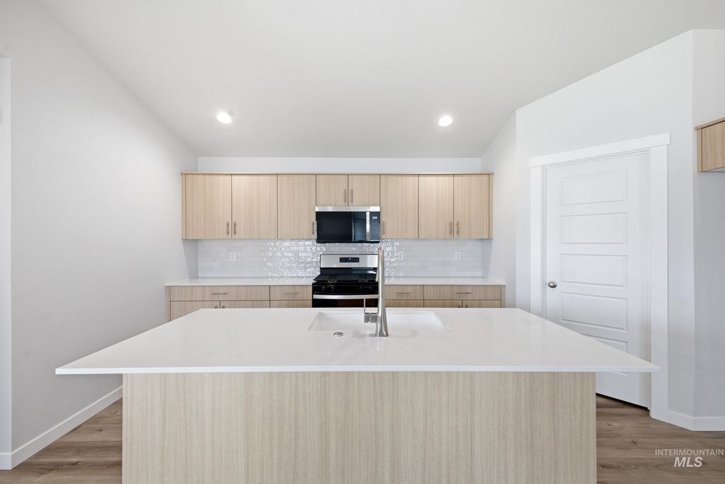 Photo of 6515 W Plateau Creek Dr, Meridian, ID 83646 (MLS # 98978048)