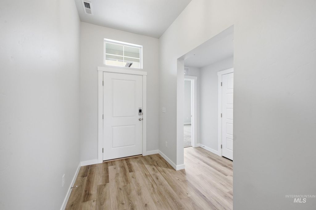 Photo of 6515 W Plateau Creek Dr, Meridian, ID 83646 (MLS # 98978048)