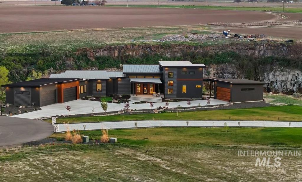 Photo of 2637 E 4267 N, Twin Falls, ID 83301 (MLS # 98980902)