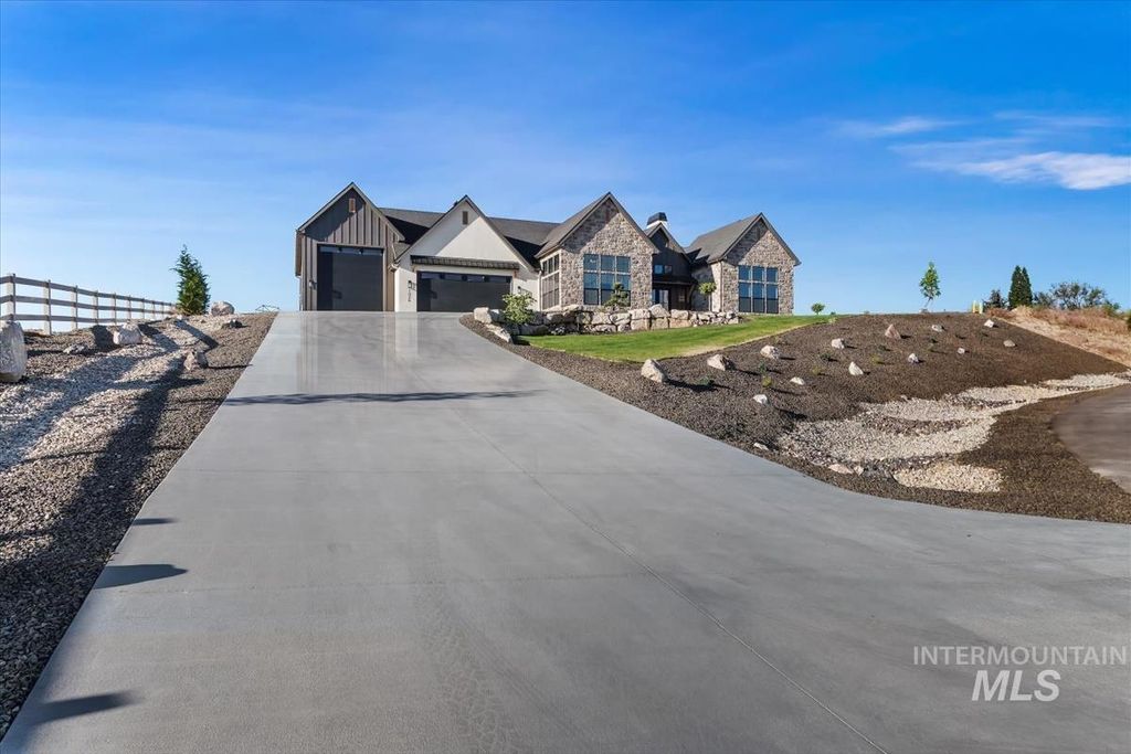 Photo of 1026 N 63rd St, Nampa, ID 83687 (MLS # 98989832)