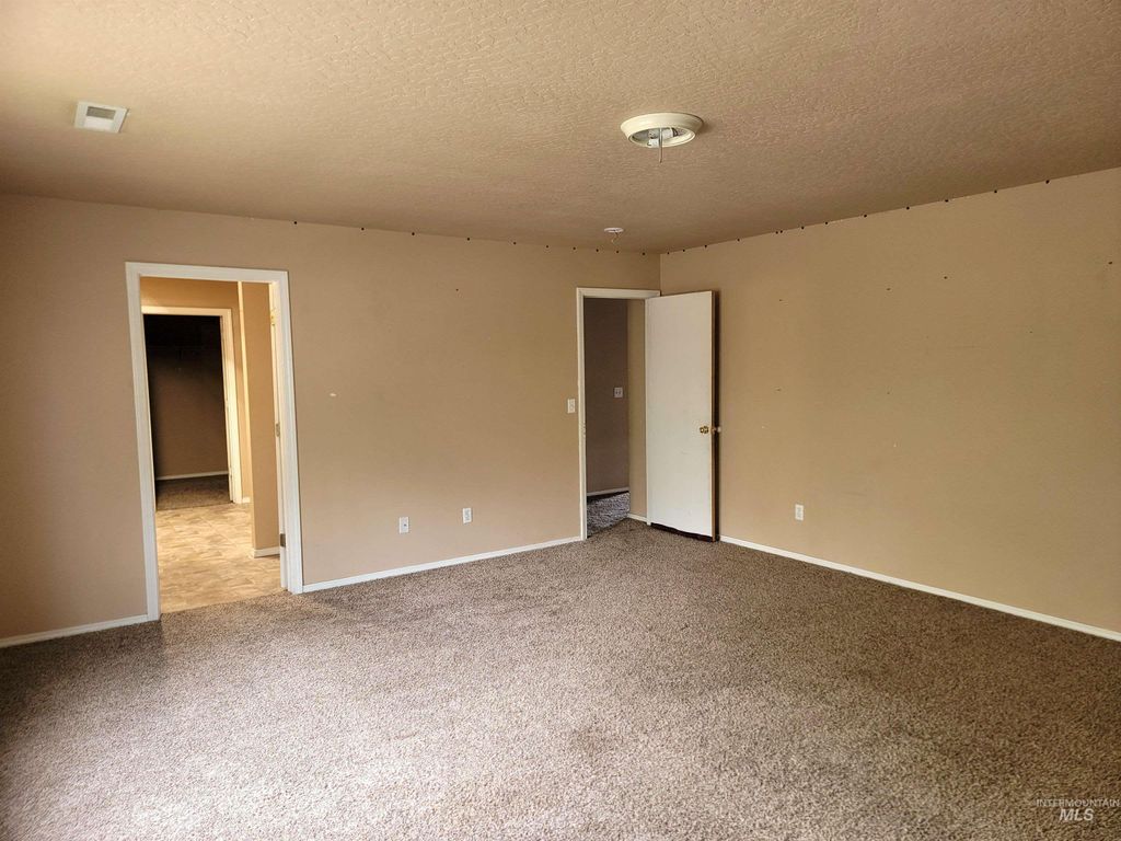 Photo of 512 Syringa Way, Caldwell, ID 83605 (MLS # 98965721)