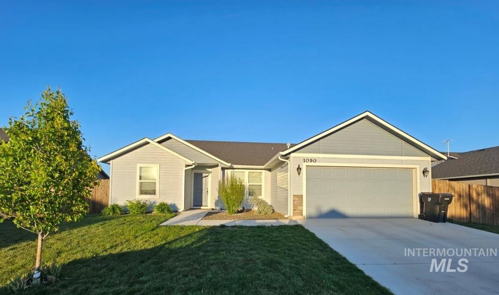 Photo of 1090 W 10th Street, Weiser, ID 83672 (MLS # 98970161)
