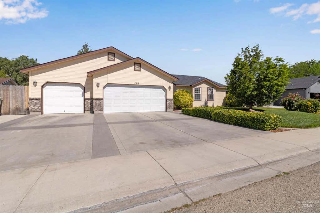Photo of 1316 Willow Creek Dr, Nampa, ID 83686 (MLS # 98994197)