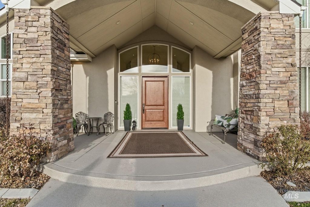 Photo of 352 N Havasu Ct, Eagle, ID 83616 (MLS # 98973963)