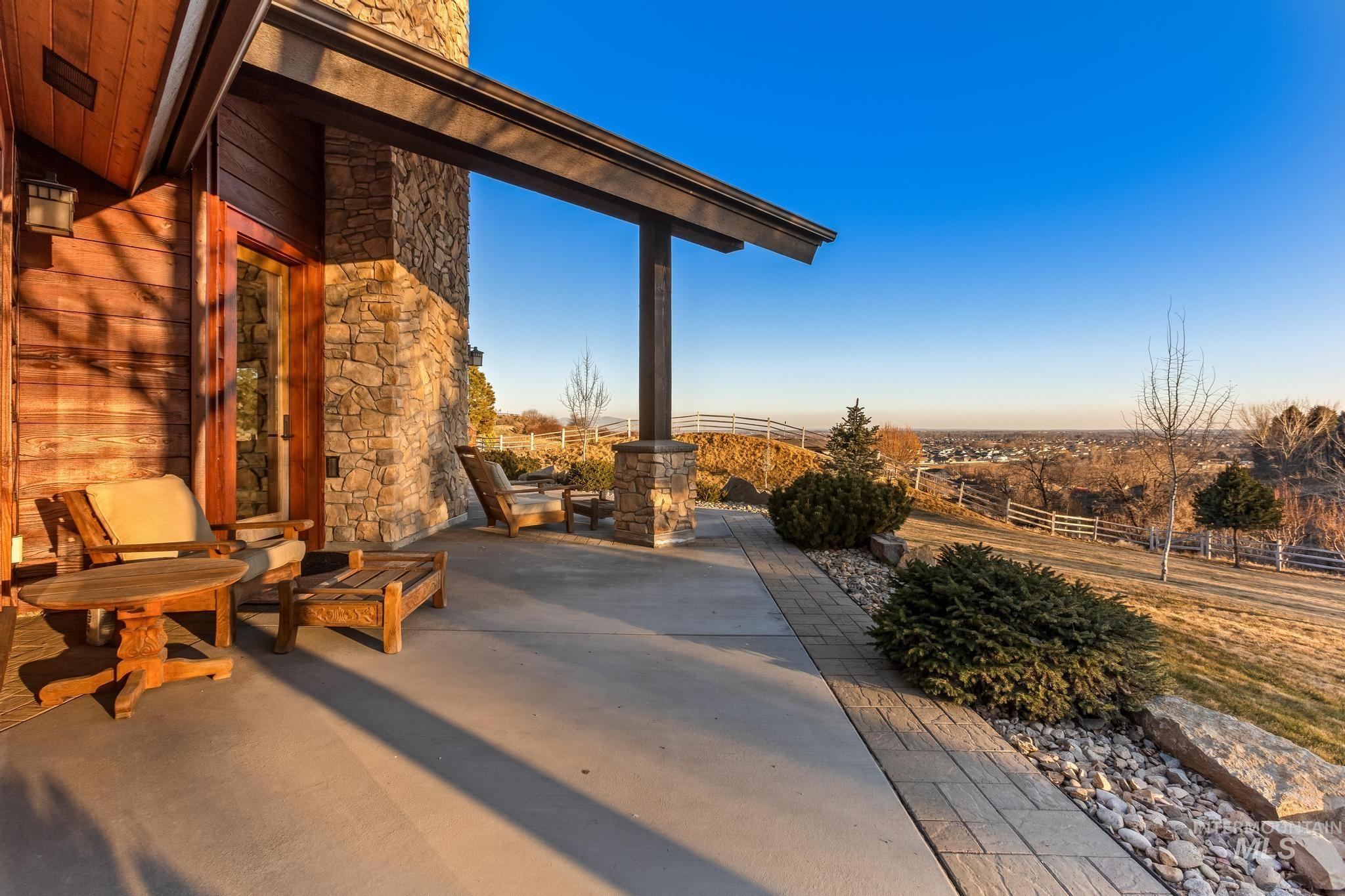 Front patio off of dining/great room to enjoy the sunset