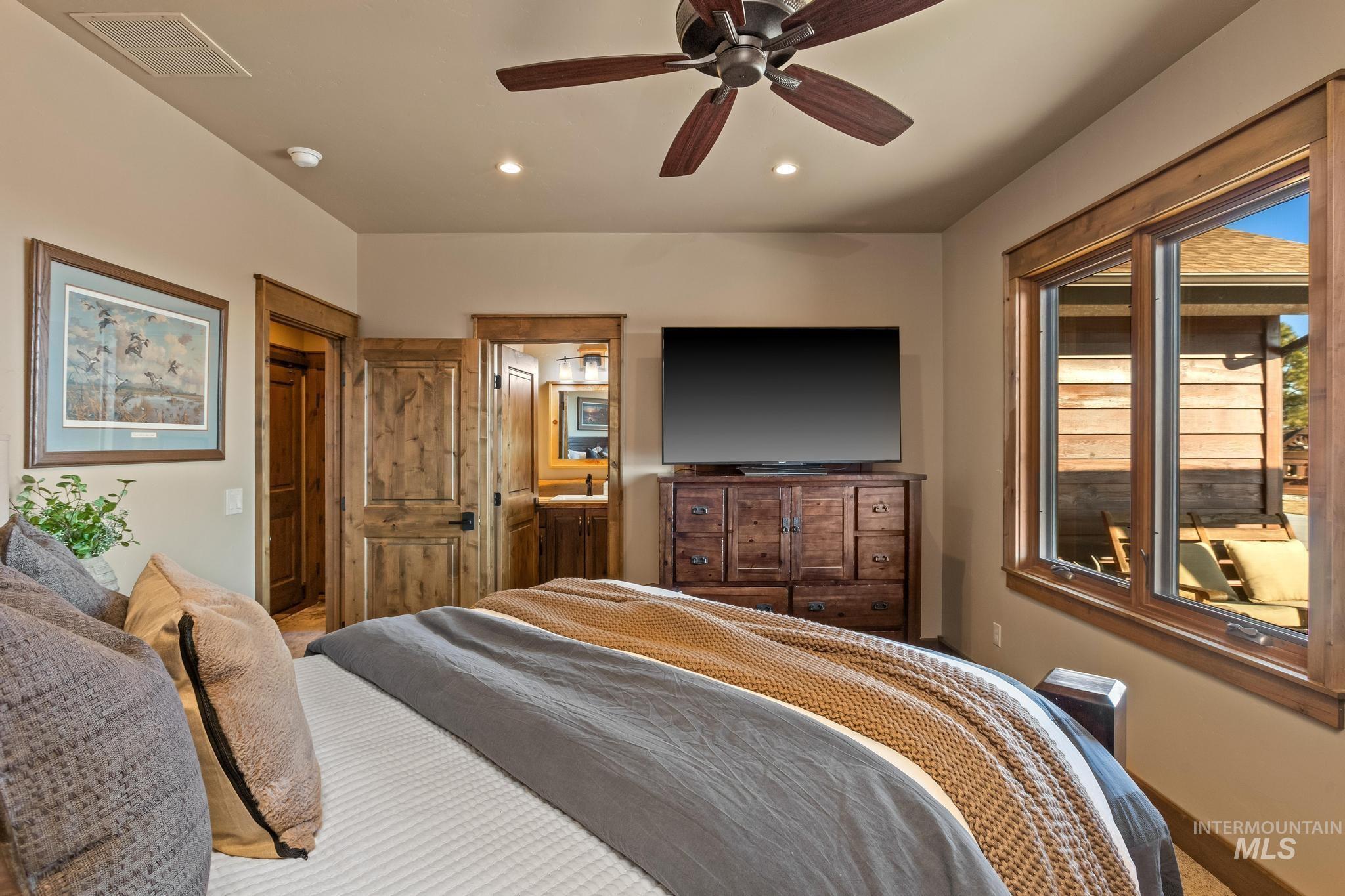 Bedroom with ensuite