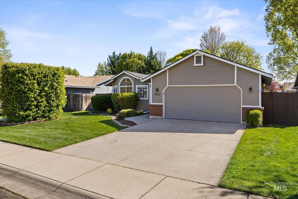 Photo of 6884 N Waterlilly Way, Boise, ID 83714 (MLS # 98982859)