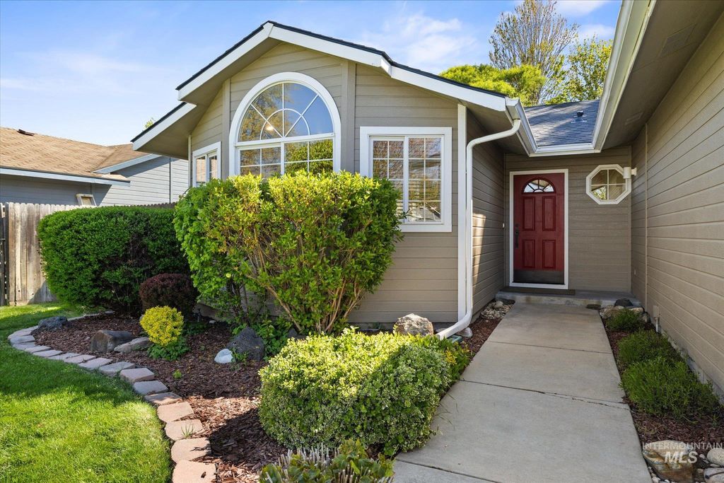 Photo of 6884 N Waterlilly Way, Boise, ID 83714 (MLS # 98982859)