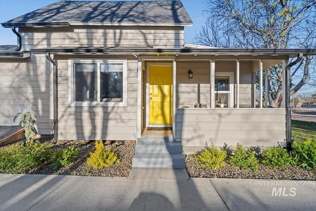 Photo of 1916 E Oak St, Caldwell, ID 83605 (MLS # 98971722)