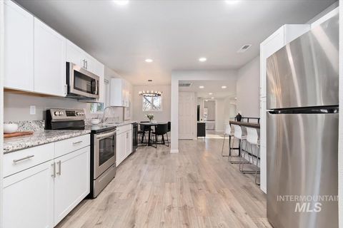 Photo of 1916 E Oak St, Caldwell, ID 83605 (MLS # 98971722)