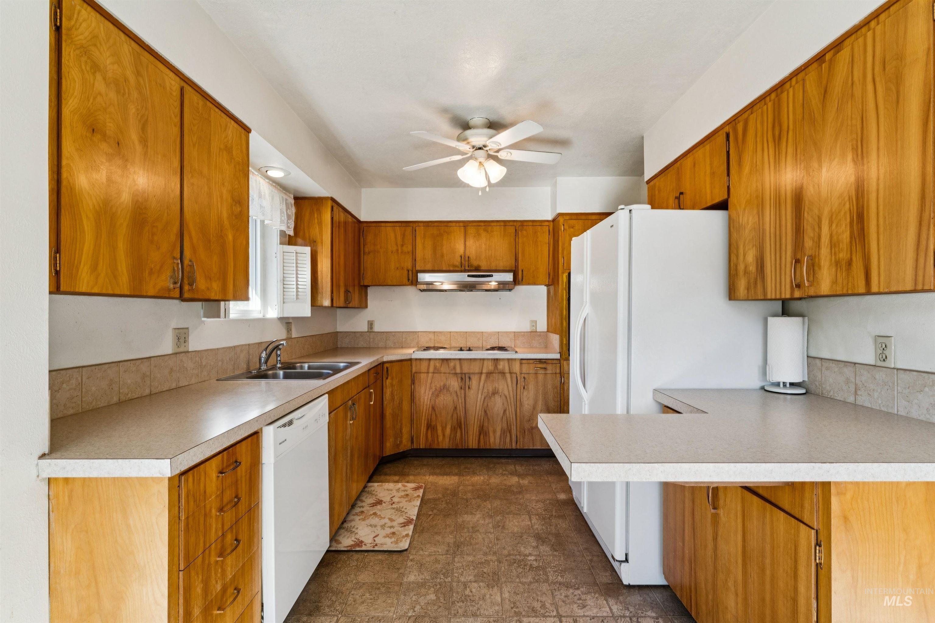 8721 W San Anita Drive
