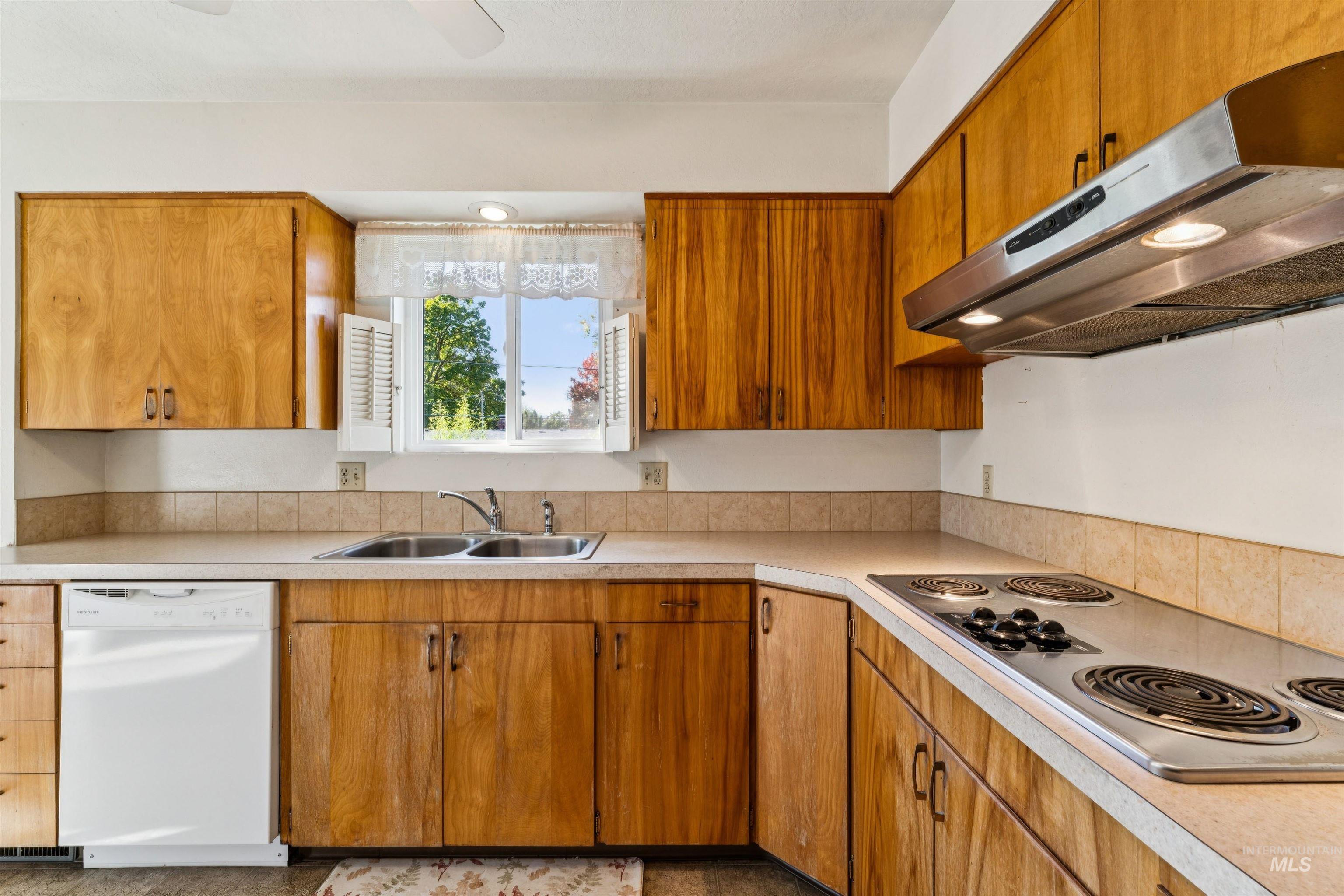 8721 W San Anita Drive