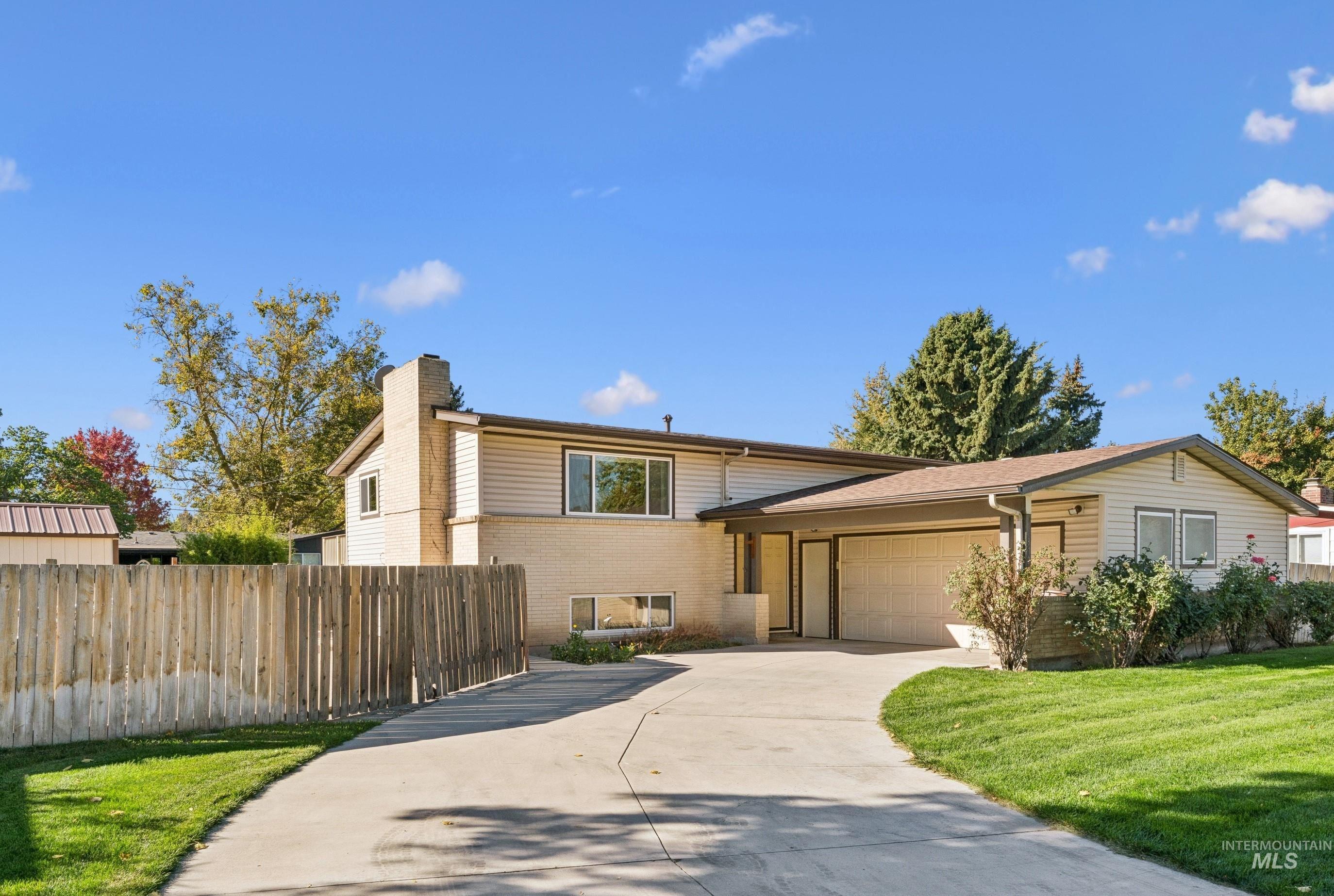 8721 W San Anita Drive
