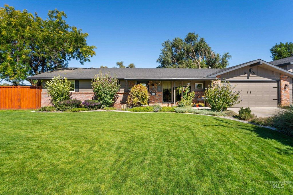 Photo of 11832 Jerry Lee Ln, Nampa, ID 83651 (MLS # 98978678)