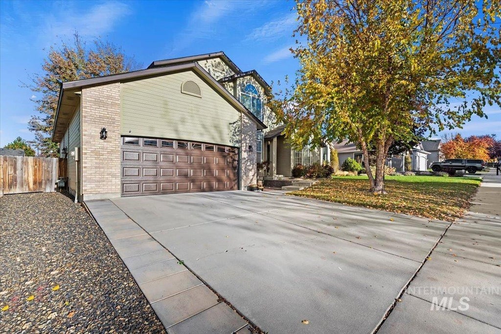 Photo of 6245 S Basalt Trail Place, Boise, ID 83716 (MLS # 99005212)