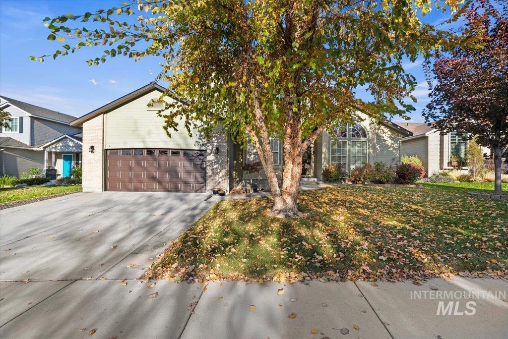 Photo of 6245 S Basalt Trail Place, Boise, ID 83716 (MLS # 99005212)