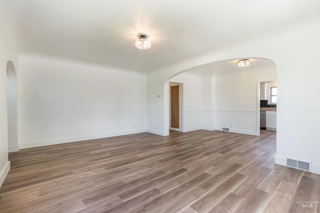 Photo of 1124 14th Ave S AVE, Nampa, ID 83651 (MLS # 98986542)