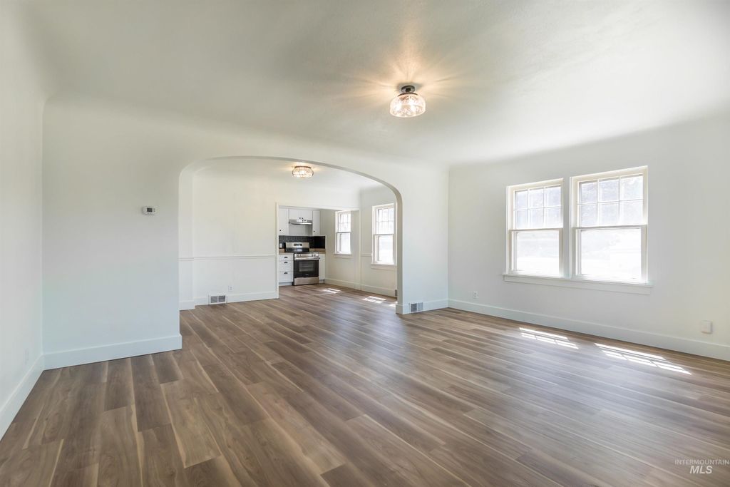 Photo of 1124 14th Ave S AVE, Nampa, ID 83651 (MLS # 98986542)