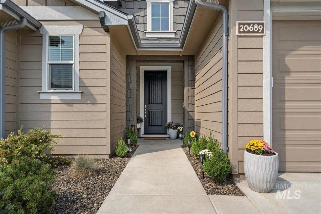 Photo of 20689 N Glenisla Avenue, Boise, ID 83714 (MLS # 98972554)