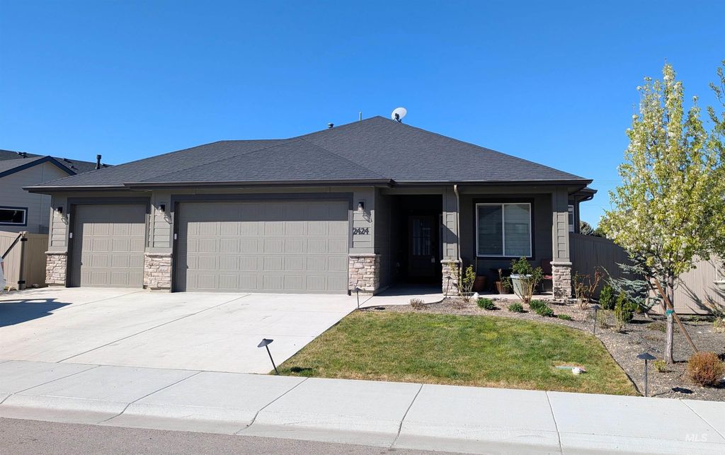 Photo of 2424 W Herron Ridge Ct, Nampa, ID 83686 (MLS # 98981722)