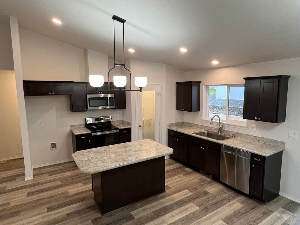 Photo of 1743 Yellowstone, Lewiston, ID 83501 (MLS # 98962838)
