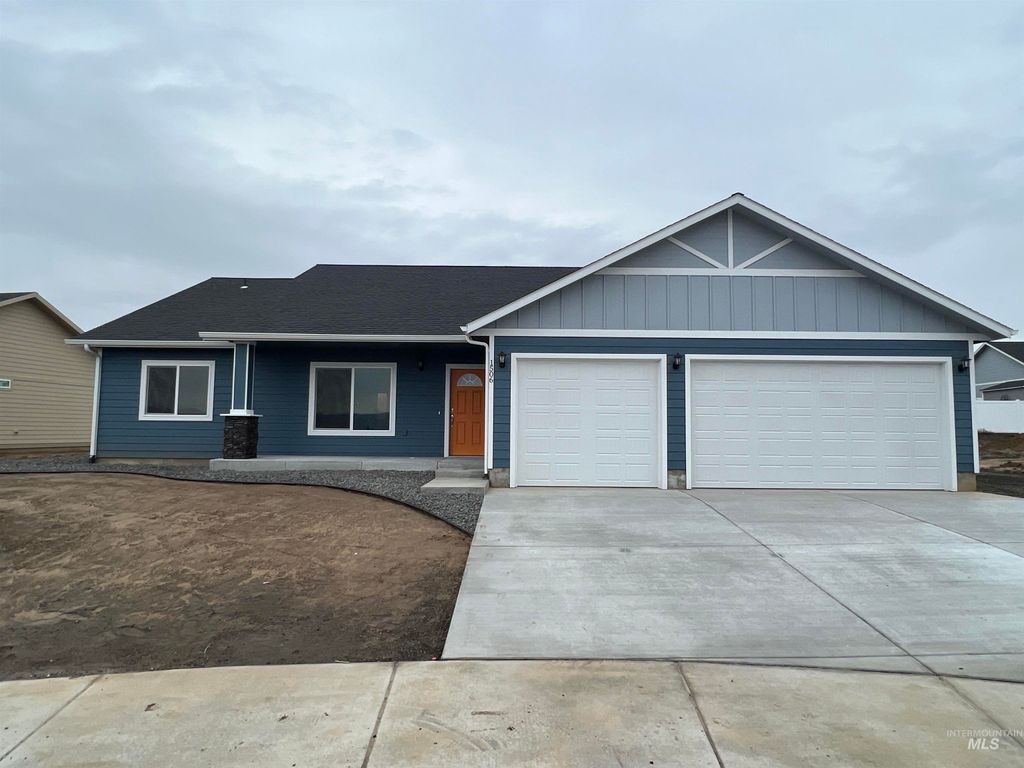 Photo of 1743 Yellowstone, Lewiston, ID 83501 (MLS # 98962838)