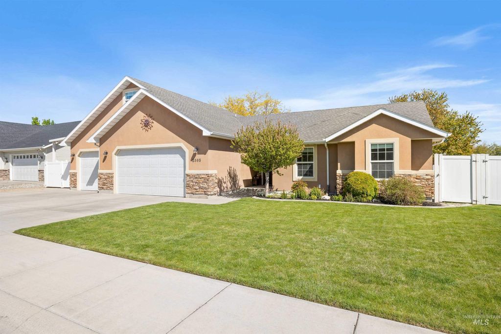 Photo of 2595 Longbow Dr, Twin Falls, ID 83301 (MLS # 98984005)
