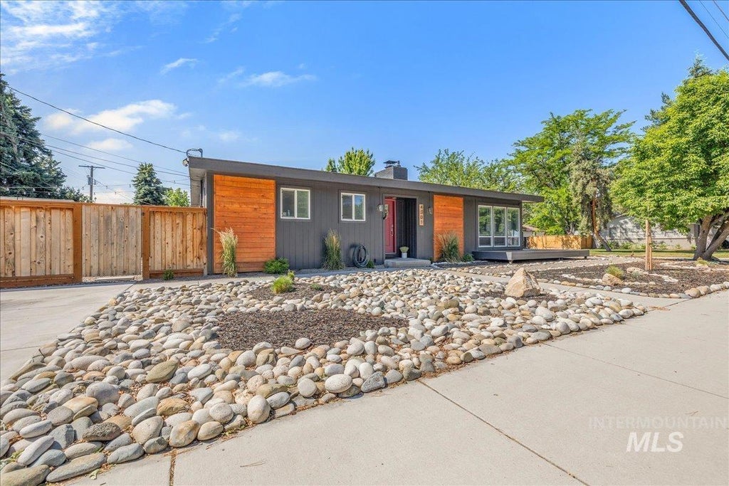 Photo of 4301 W Camas St, Boise, ID 83705 (MLS # 99001416)