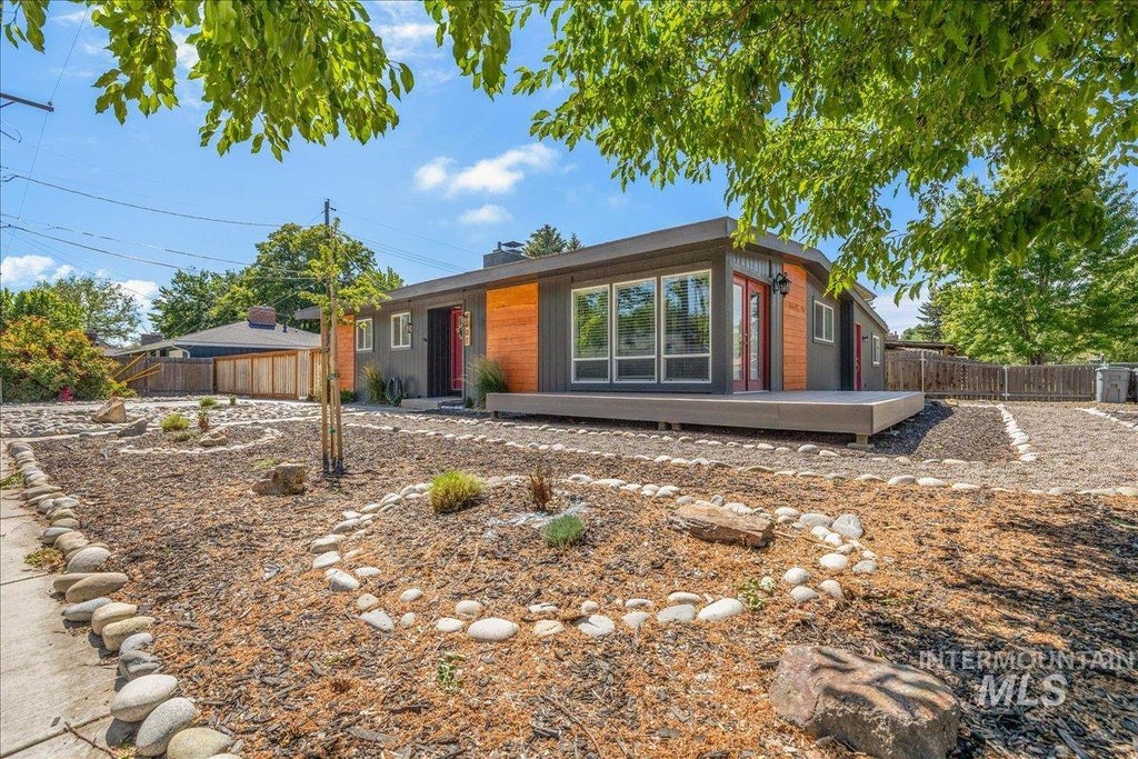 Photo of 4301 W Camas St, Boise, ID 83705 (MLS # 99001416)