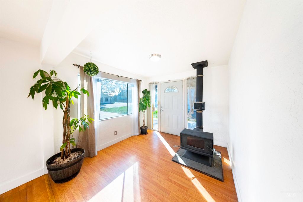 Photo of 108 SW Park Ave, New Plymouth, ID 83655 (MLS # 98979968)