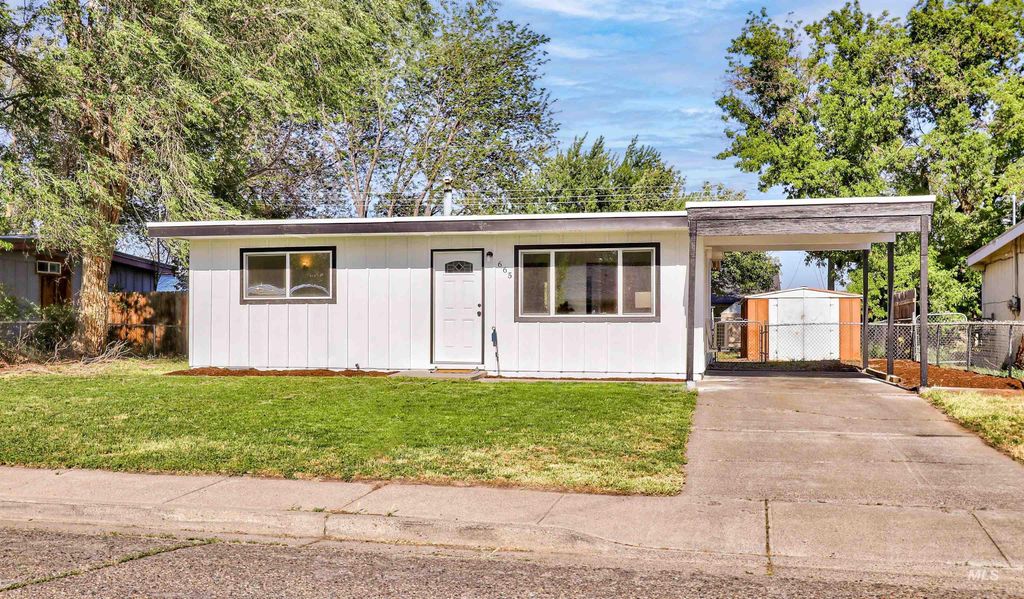 Photo of 665 S 13th East, Mountain Home, ID 83647 (MLS # 98986123)